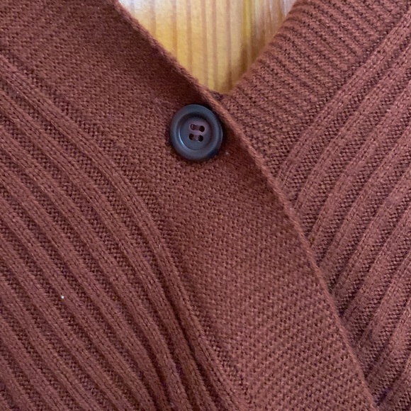 UNIQLO Knitted 2-Way Poncho - Picture 3 of 4